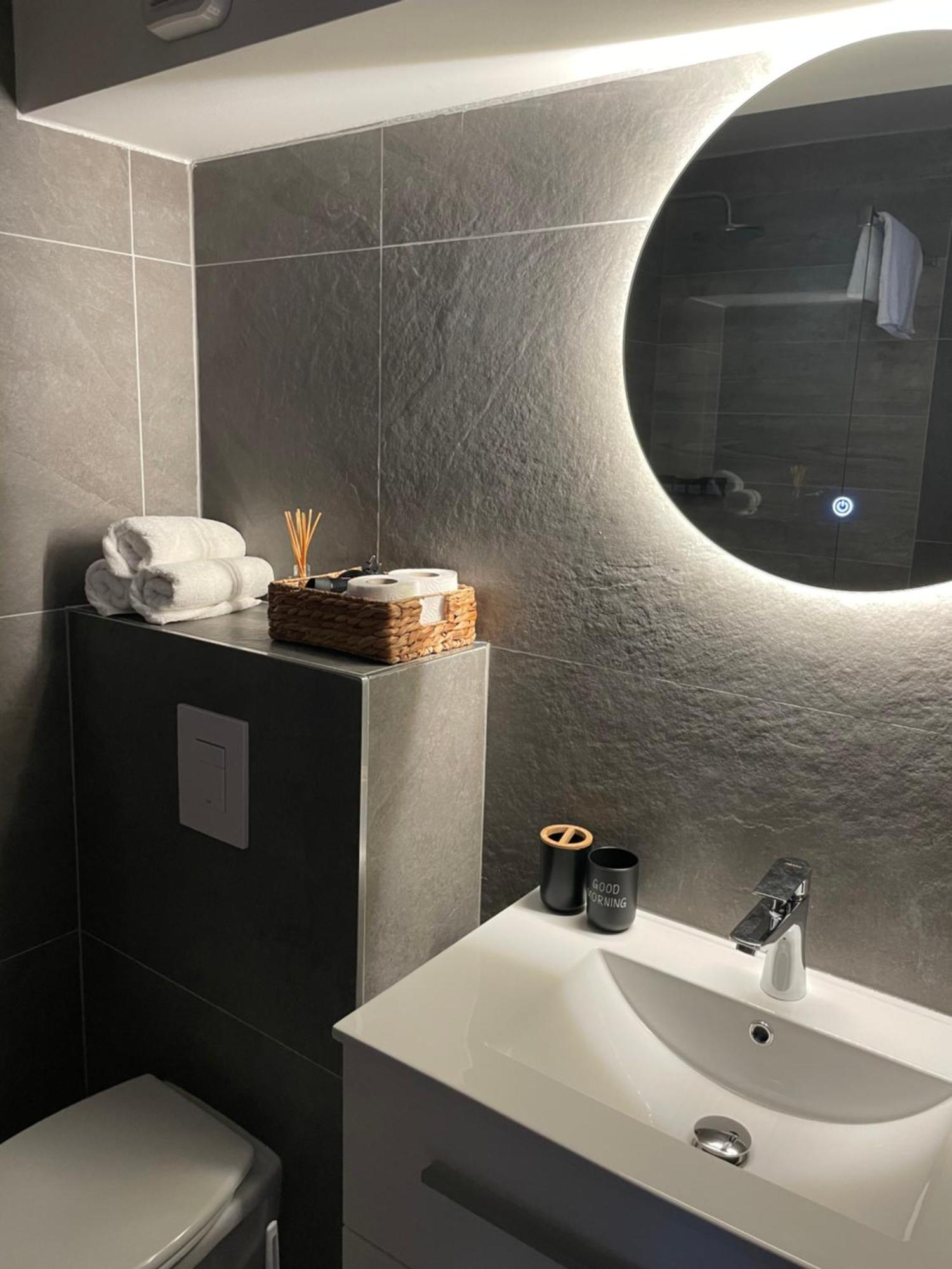 Damade Apartments 亚伊采 外观 照片